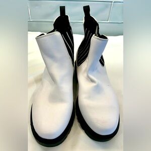 Mix No. 6 Gwenda White & Black Chelsea Boots, Sz 6.5